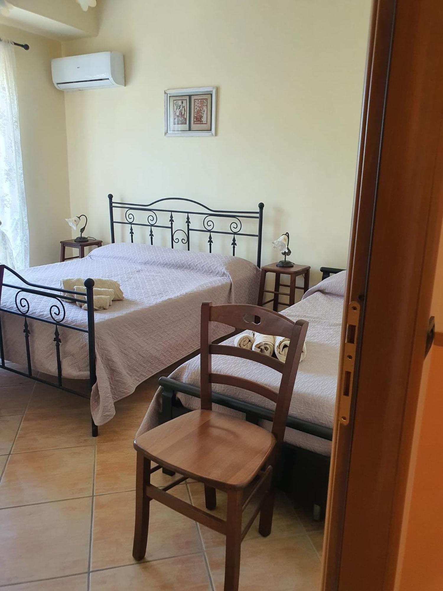 Libro Di Sogni - B&B Letterario Касертавекия Екстериор снимка